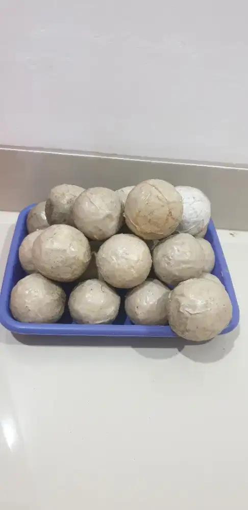 Replika bakso besar dan sedang