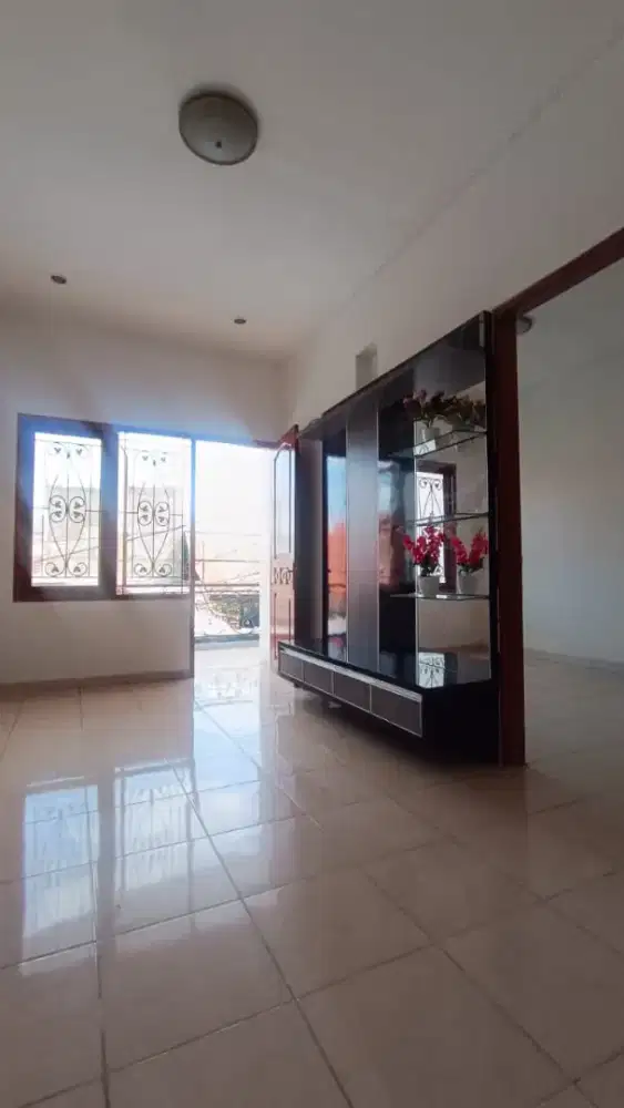 Jual Cepat Rumah 2 Lt Siap Huni
Perum Taman Harapan Baru (THB)
Bekasi