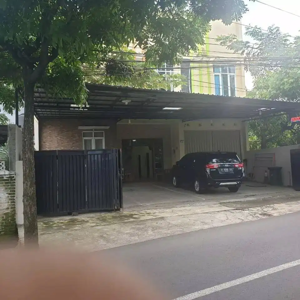 DIJUAL RUMAH USAHA KOS PINGGIR JALAN UTAMA DEKAT UNDIP TEMBALANG