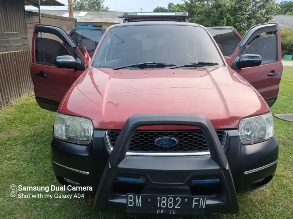 Mobil Ford escape 2004