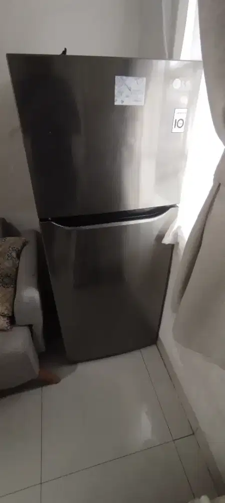 Kulkas rusak, tangan pertama