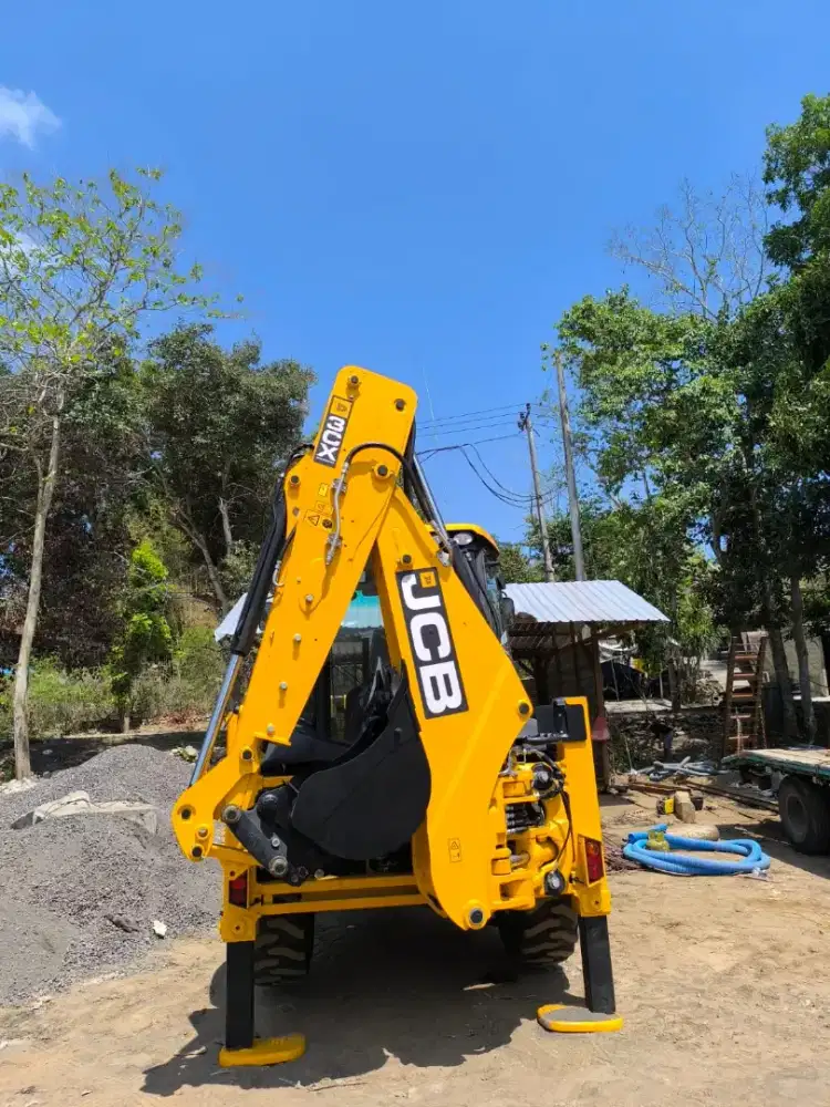 kami membutukan operator backhoe loader merk JCB