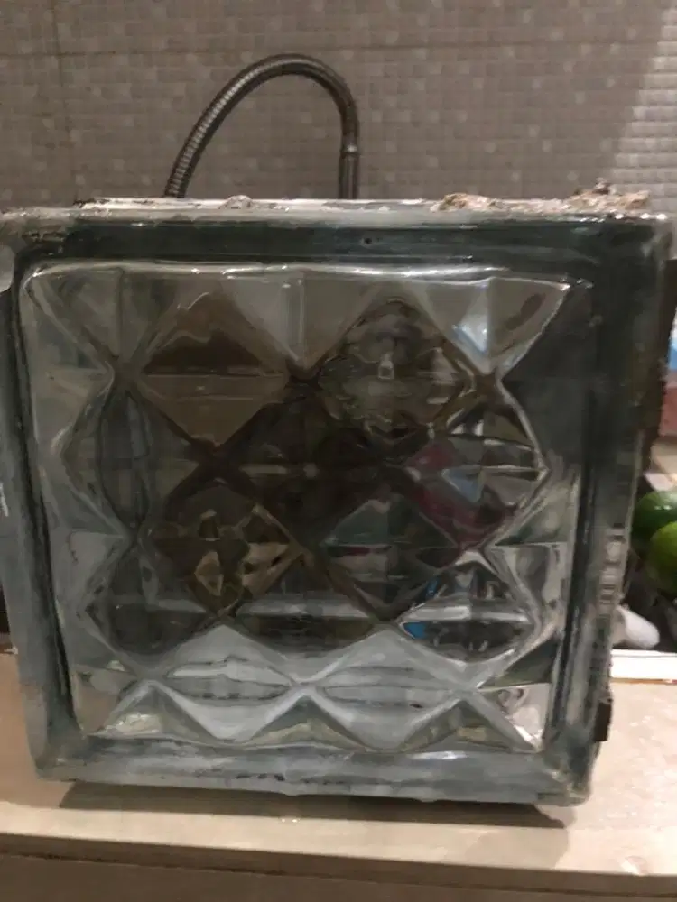 Glass block copotan eks bangunan renovasi