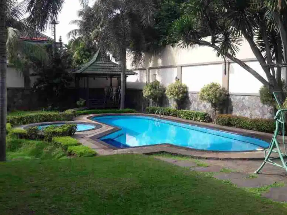 rumah cibubur private swimming pool tanah luas