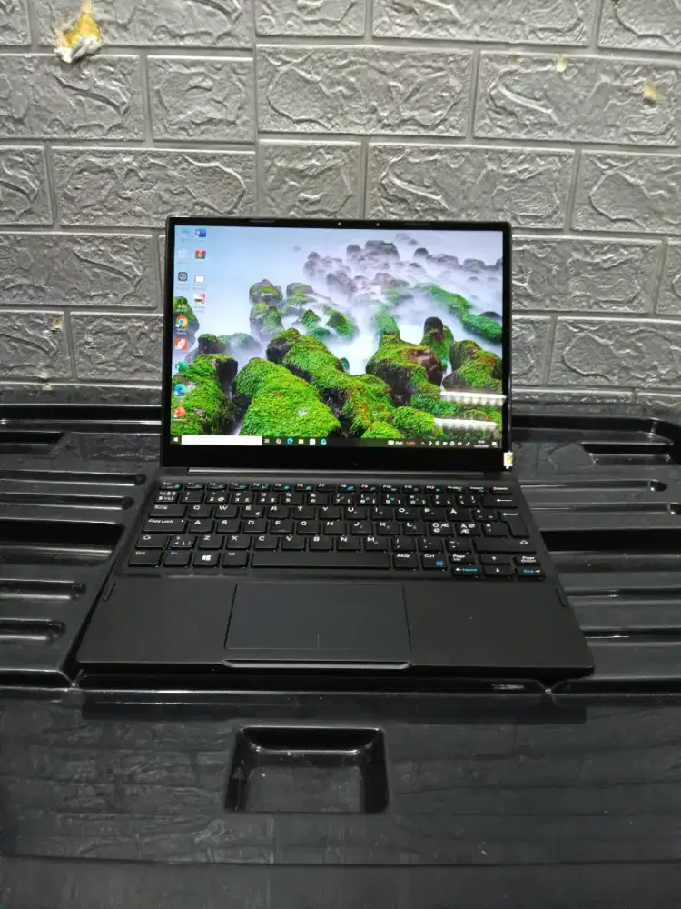 Dell latitude 2in 1 7285 Intel core i5 Gen 7 ram 8gb SSD 256gb