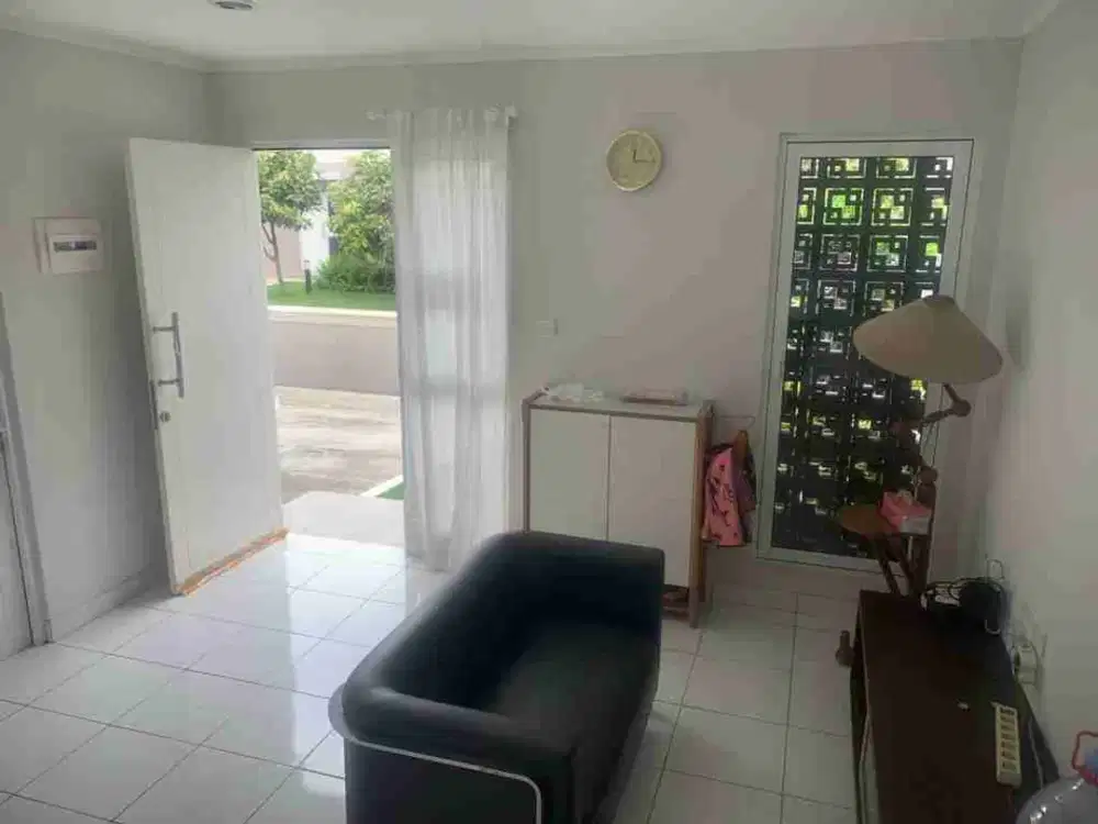 Rumah Dayana full furnish dengan dapur di belakang udah ada  AC 2 unit, water heater dan mebel