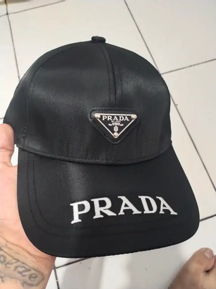 Topi Prada otiginal