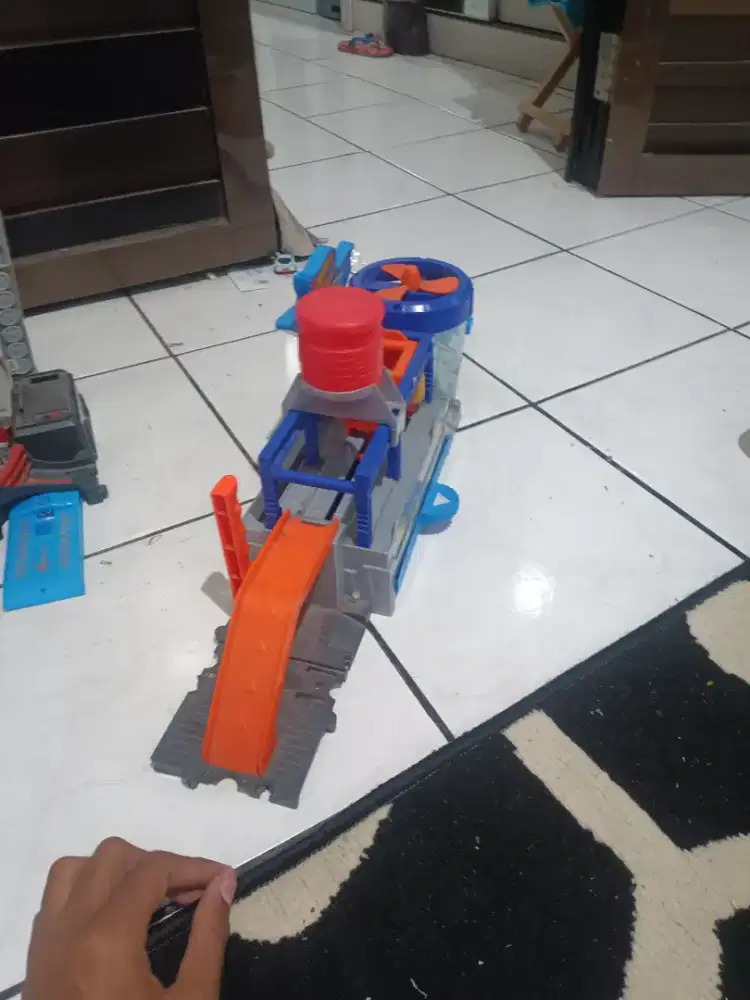 Mainan anak car wash hot wheels