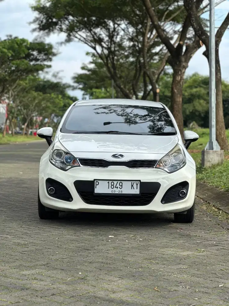 KIA RIO SE 1.4 2013 MATIC SUPER TERAWAT