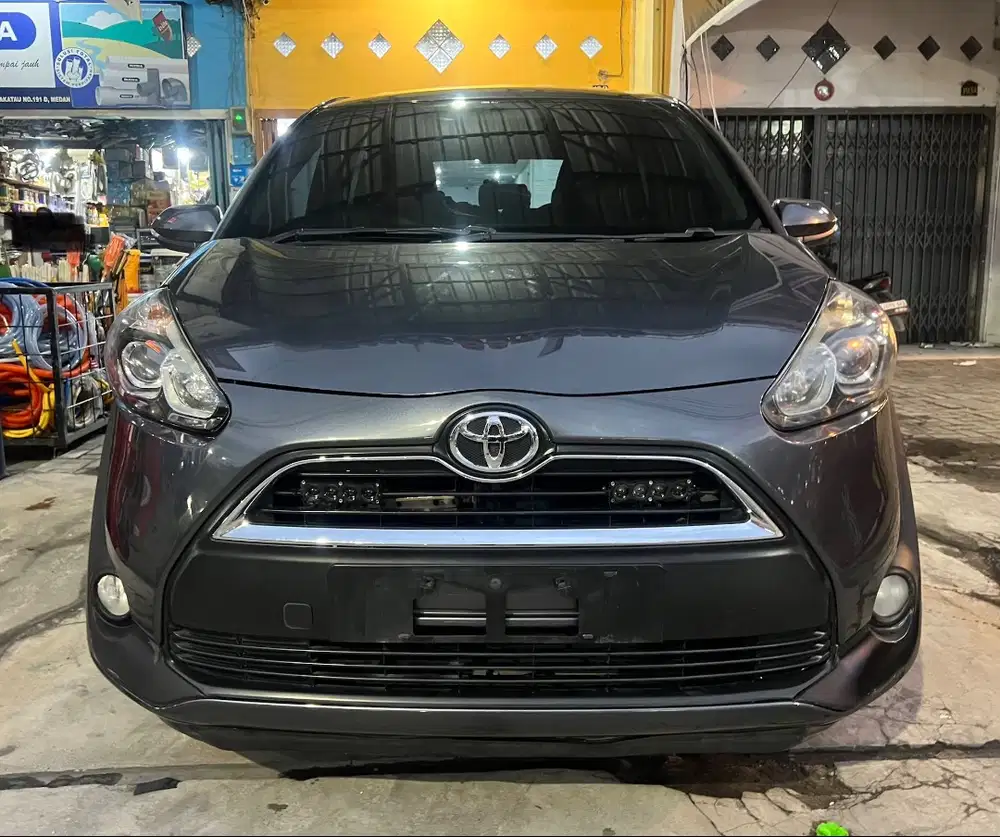(TDP 30 JUTA!) Toyota Sienta 1.5 V CVT/Automatic Abu - Abu 2016