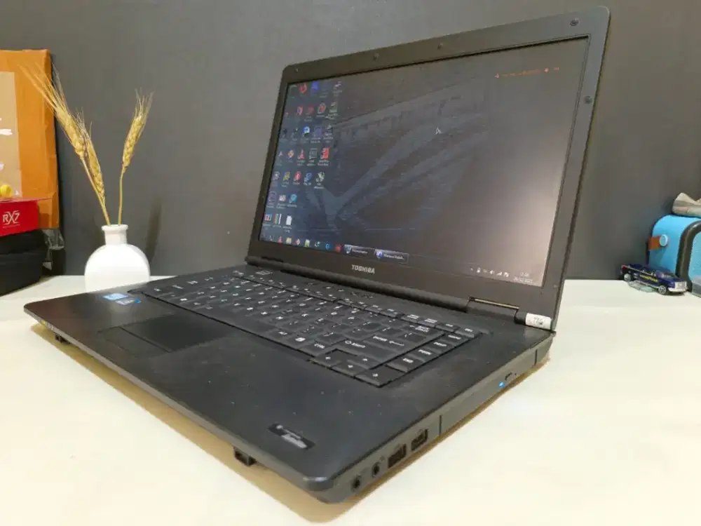 Toshiba B551 Ram 8gb Ssd 256gb Core i5 Keyboard Numerik Second