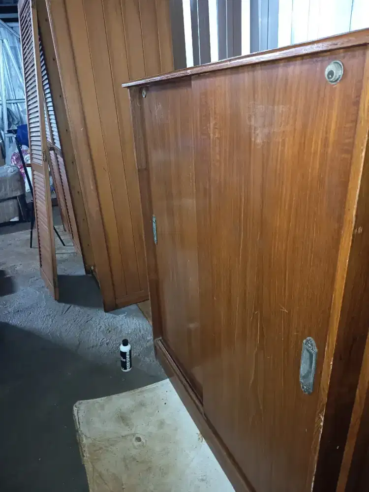 Lemari Pakaian Kayu Jati minimalis