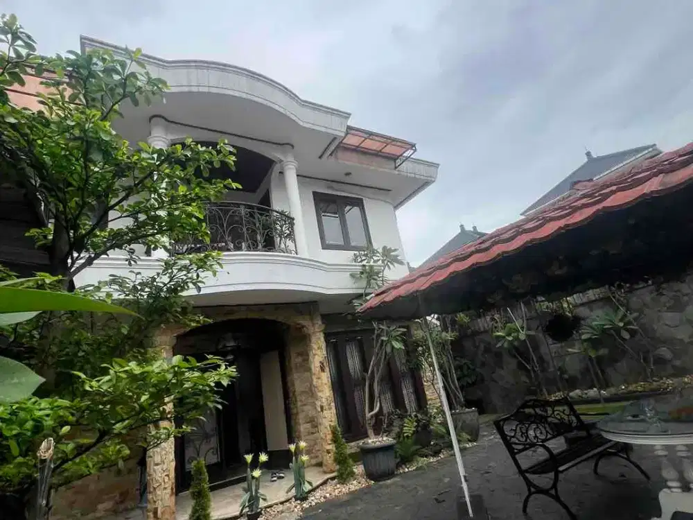 Dijual Rumah 2 Lantai di Pejaten Ada Kolam Renang