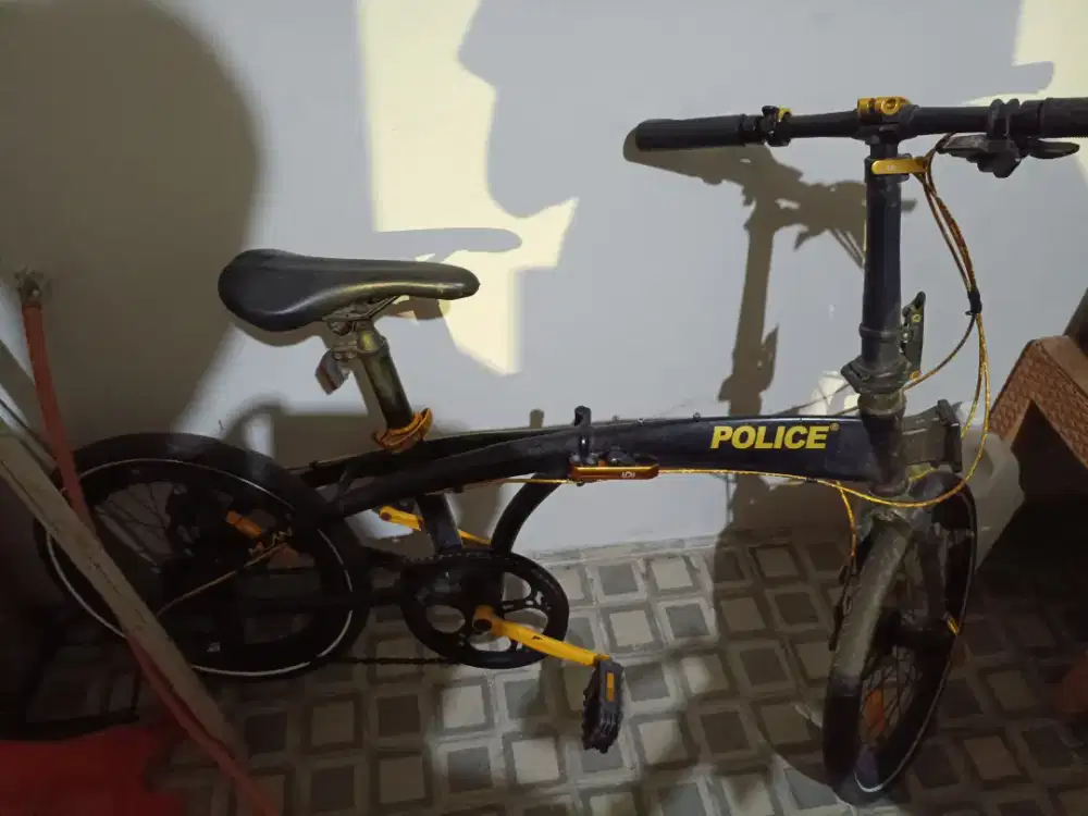 Sepeda lipat police milan