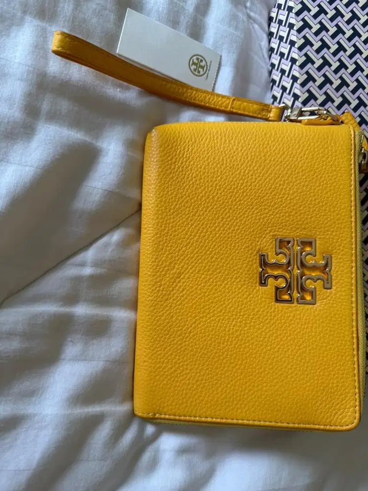 Dompet wanita merk toryburch