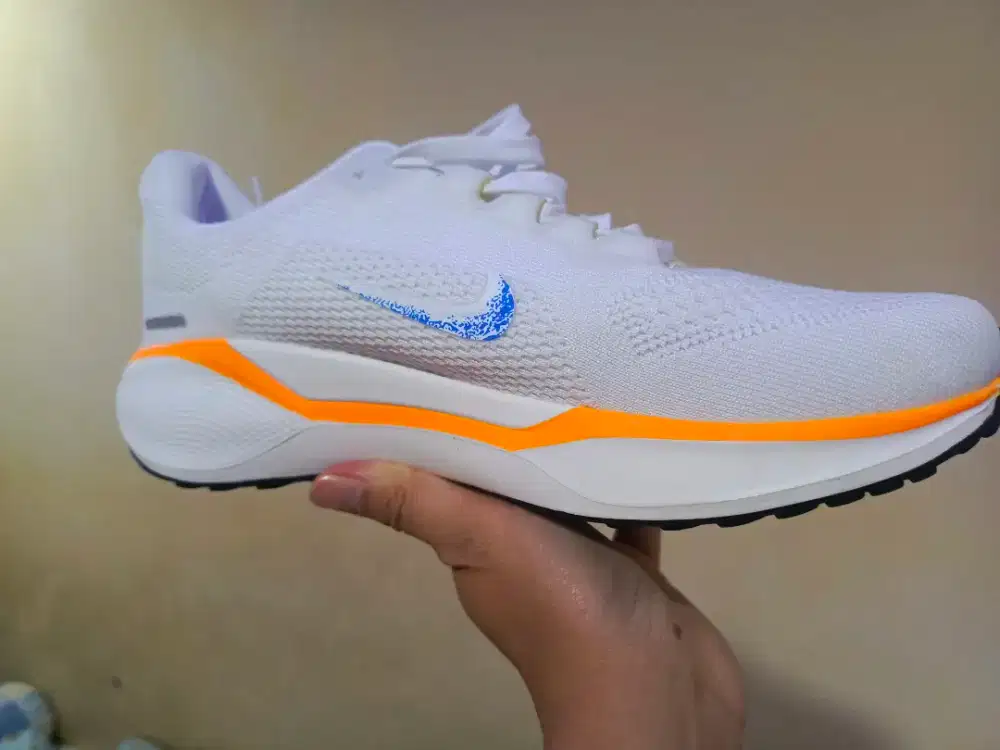 Sepatu Olahraga Nike