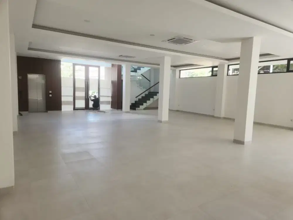 Disewakan Gedung Baru (3 Lantai) Lokasi Mainroad Sukajadi Bandung