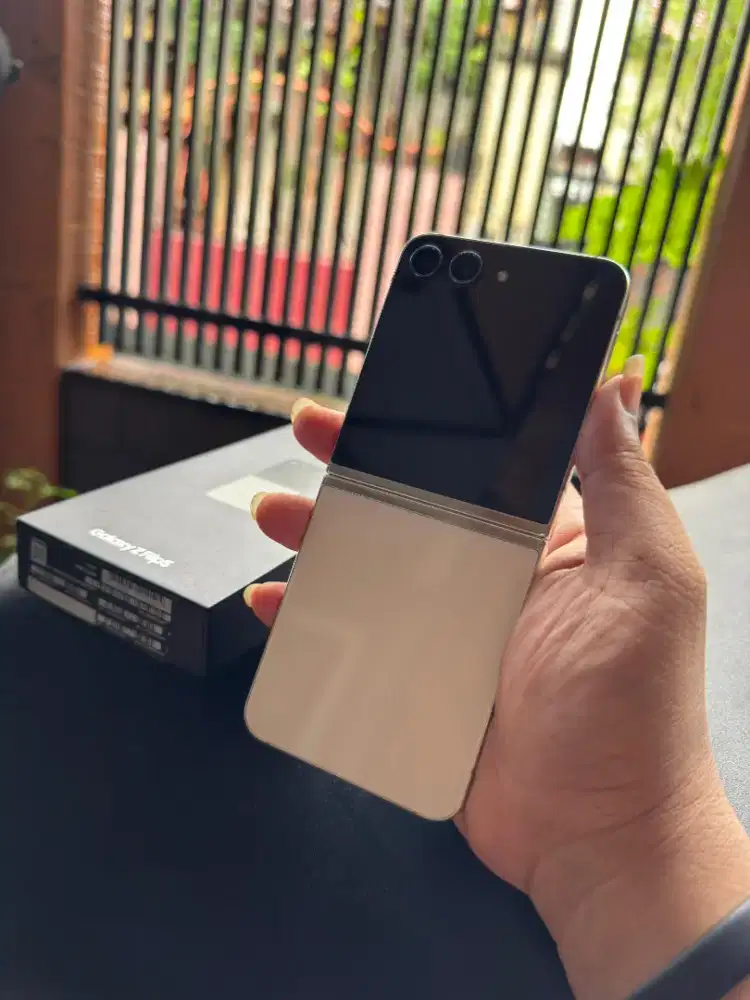 samsung z flip 5 8/256 cream ex sein