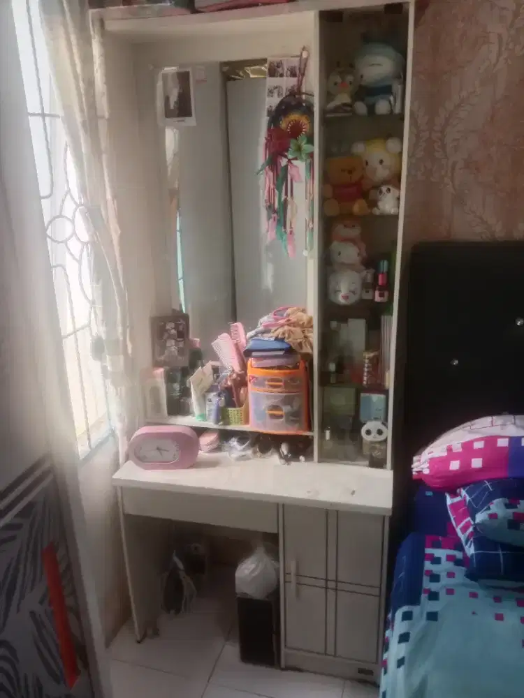 Lemari Rias minimalis