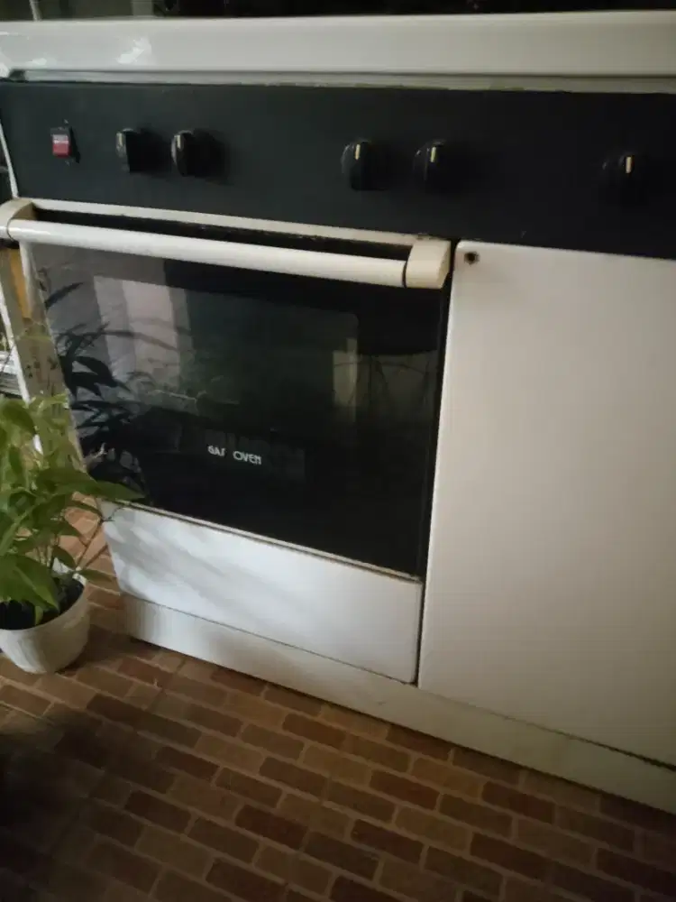 Kompor standing 4 tungku