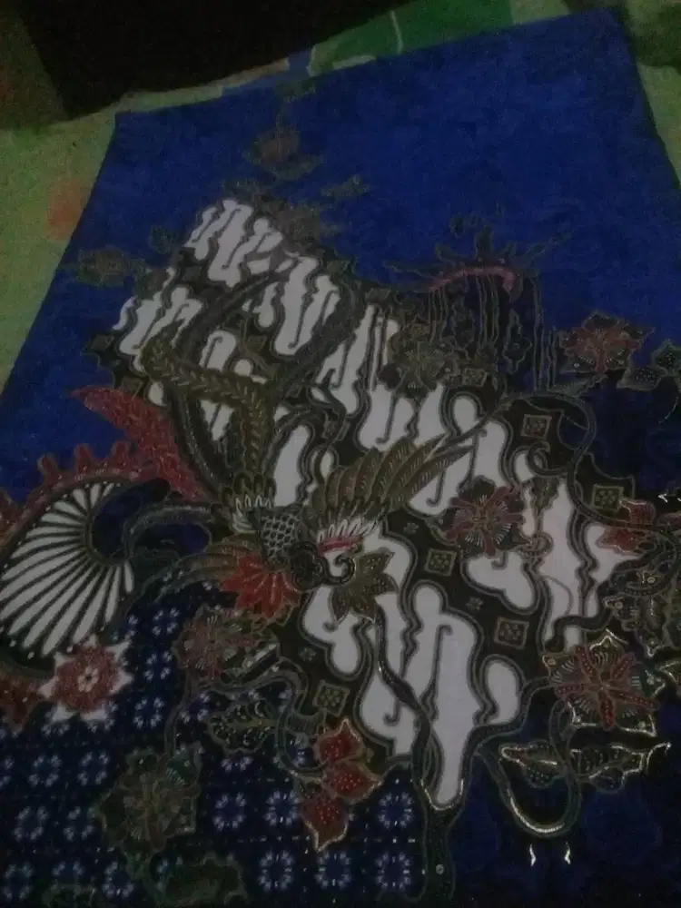 Kain batik sutra tulis tinta emas warna biru terang