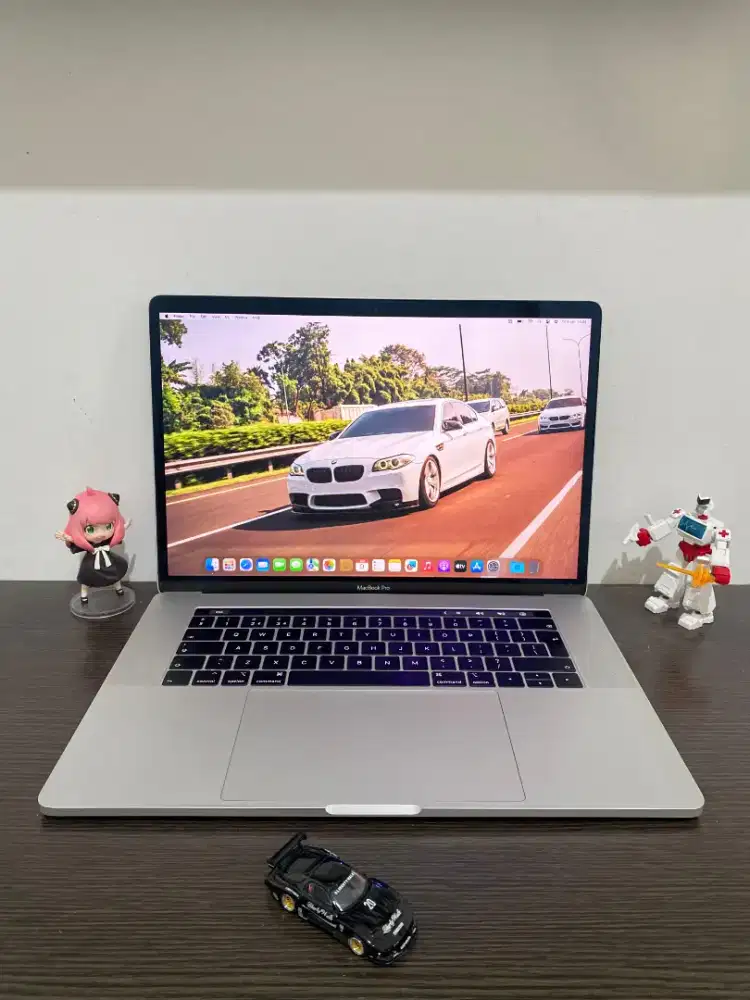 MacBook Pro 15inch i9 32/1TB Dual VGA 4GB Radeon Pro 2018 not 2019