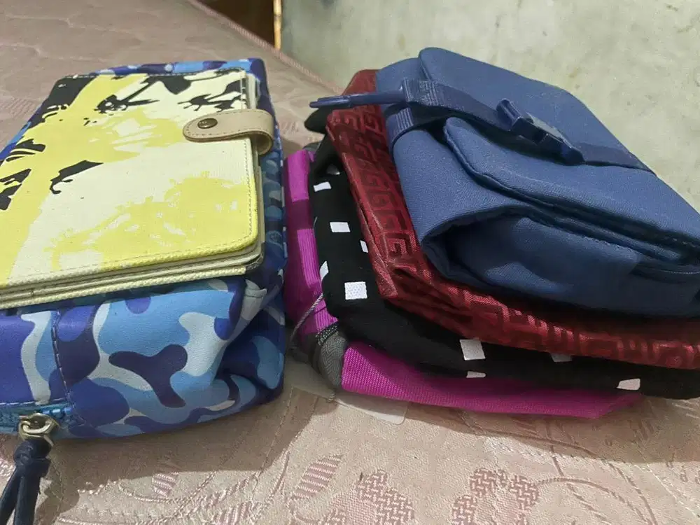 pouch atau dompet wanita