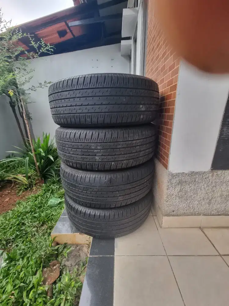 Ban Bridgestone Dueler 235 60 R 18