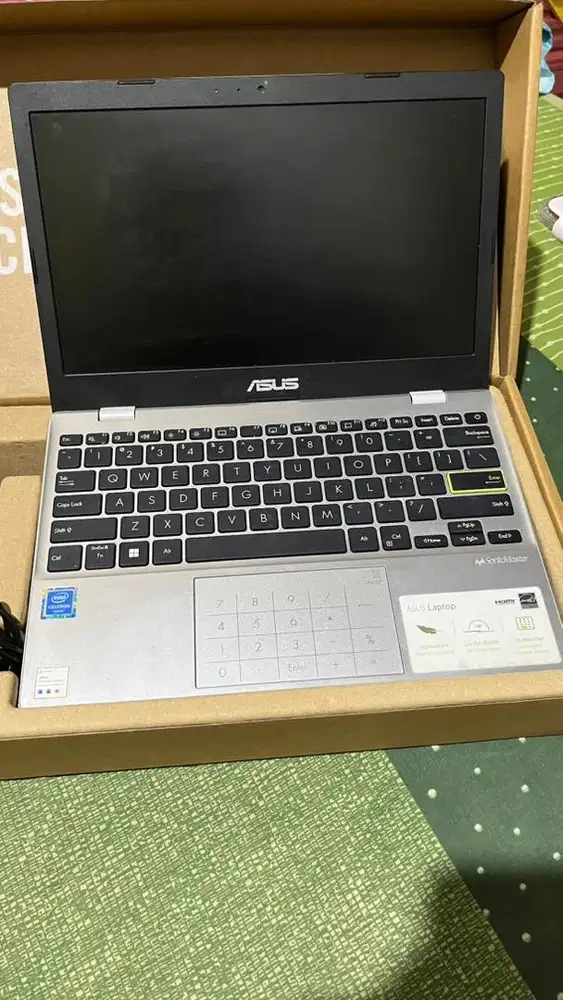 ASUS VivoBook E210M | RAM 4GB | Normal | Siap Pakai