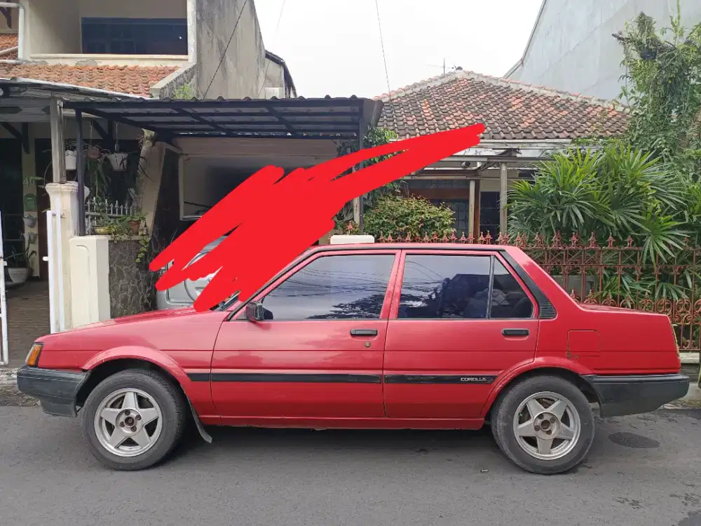 Toyota Corolla GL manual tahun 1984 warna merah