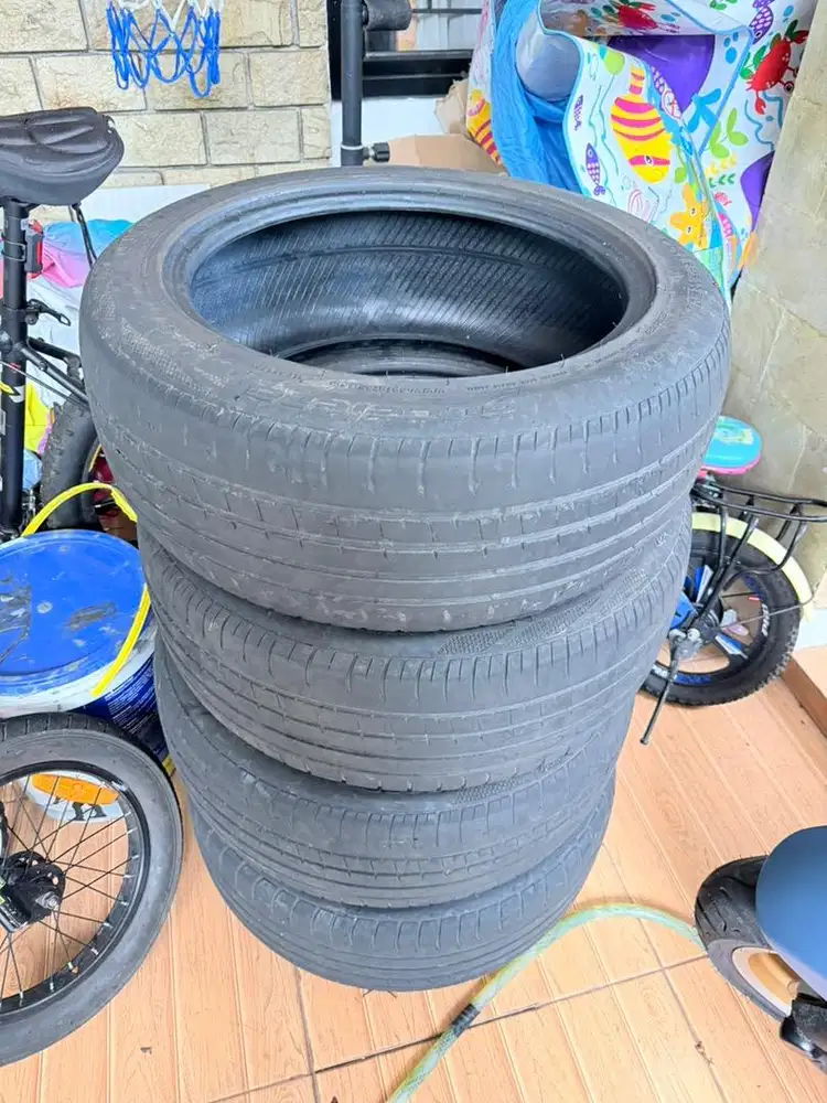 Ban accelera phi-r 215/55 r17
