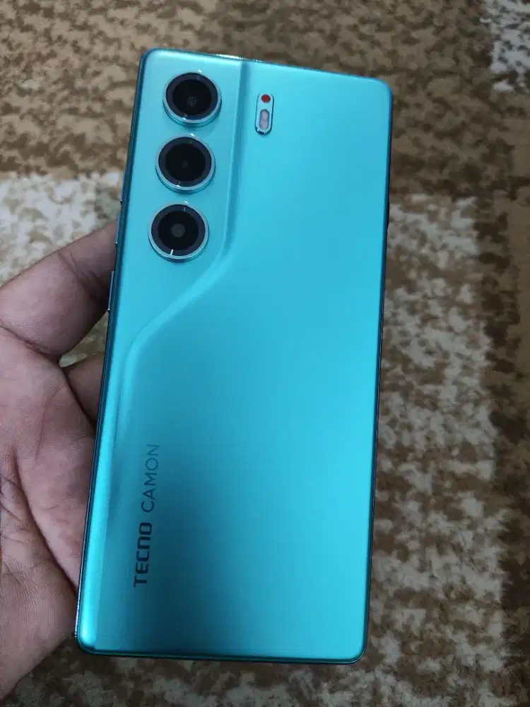 Dijual Tecno Camon 40 Ram 8/256 seperti baru