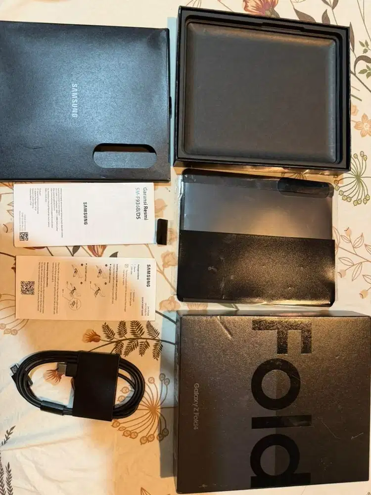 Zfold 4 like new 512/12 eks sein