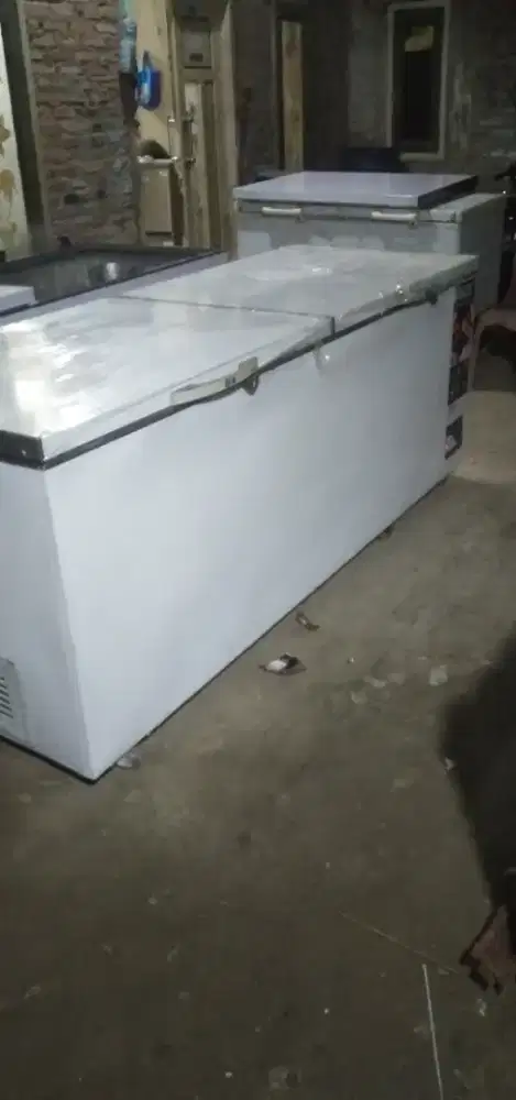 Chest freezer box GEA kapasitas 1200liter