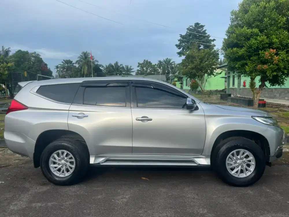 Di jual pajero gls 4X4 manual