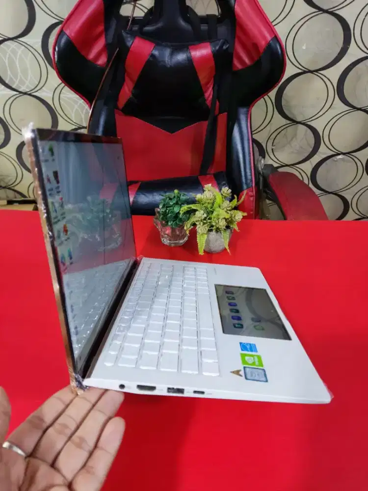 Laptop Asus ZenBook  ux334fl i7 Nvidia numpad