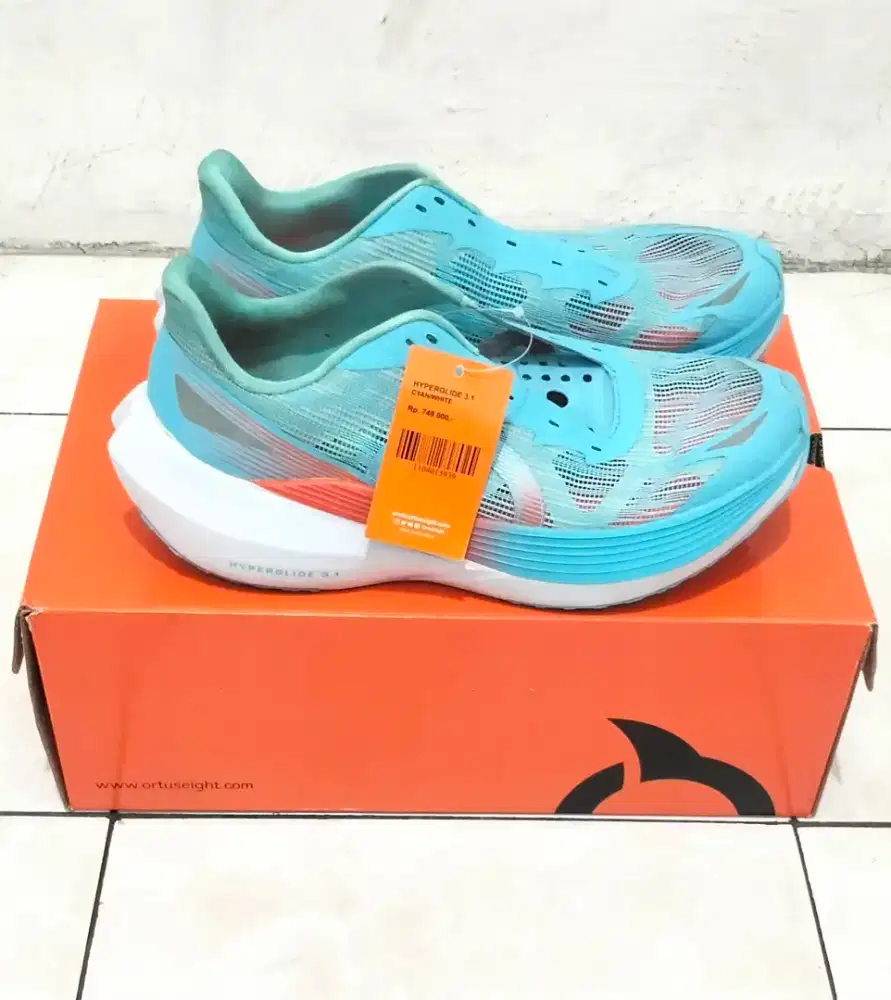 SEPATU RUNNING SIZE 39