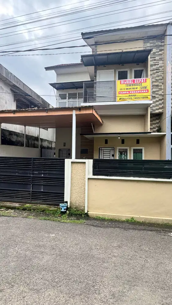 Rumah townhouse tengah kota murah
