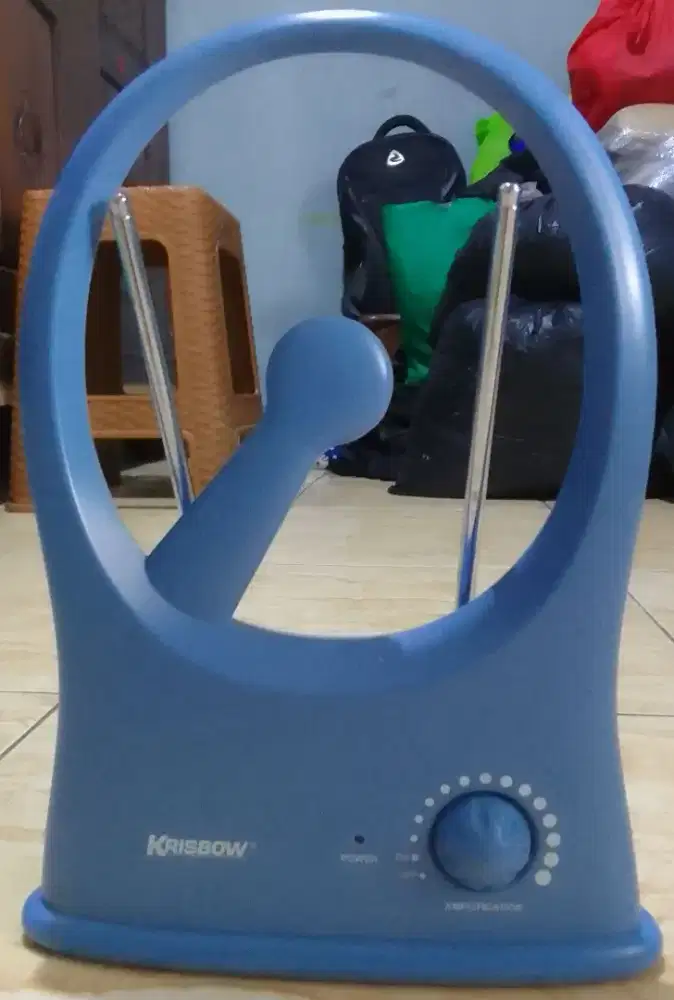 Antena digital merk KRISBOW indoor untuk tv yang sudah digital aja ya