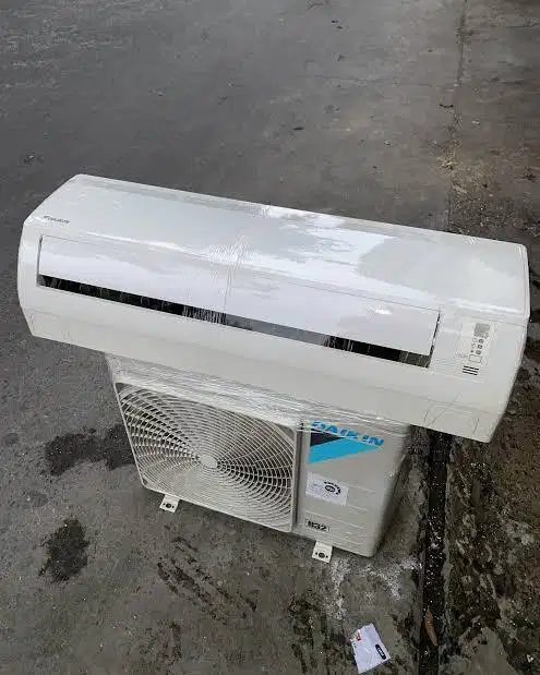 Ac daikin 1/2 pk hemat listrik