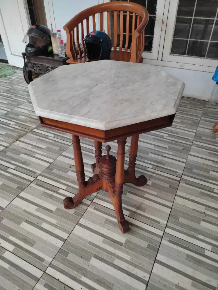 Meja Marmer Segi 8