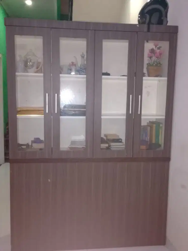 Buffet pajangan/buku