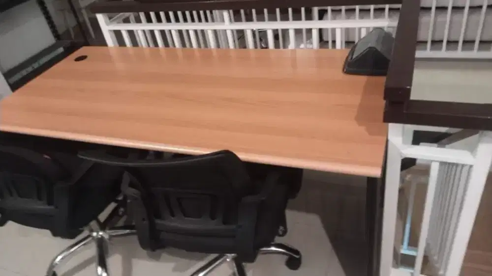 Meja kantor 4 unit