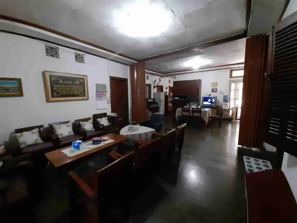 dijual rumah Clasik bangunan dari tahun 1924 di wastukencana bandung