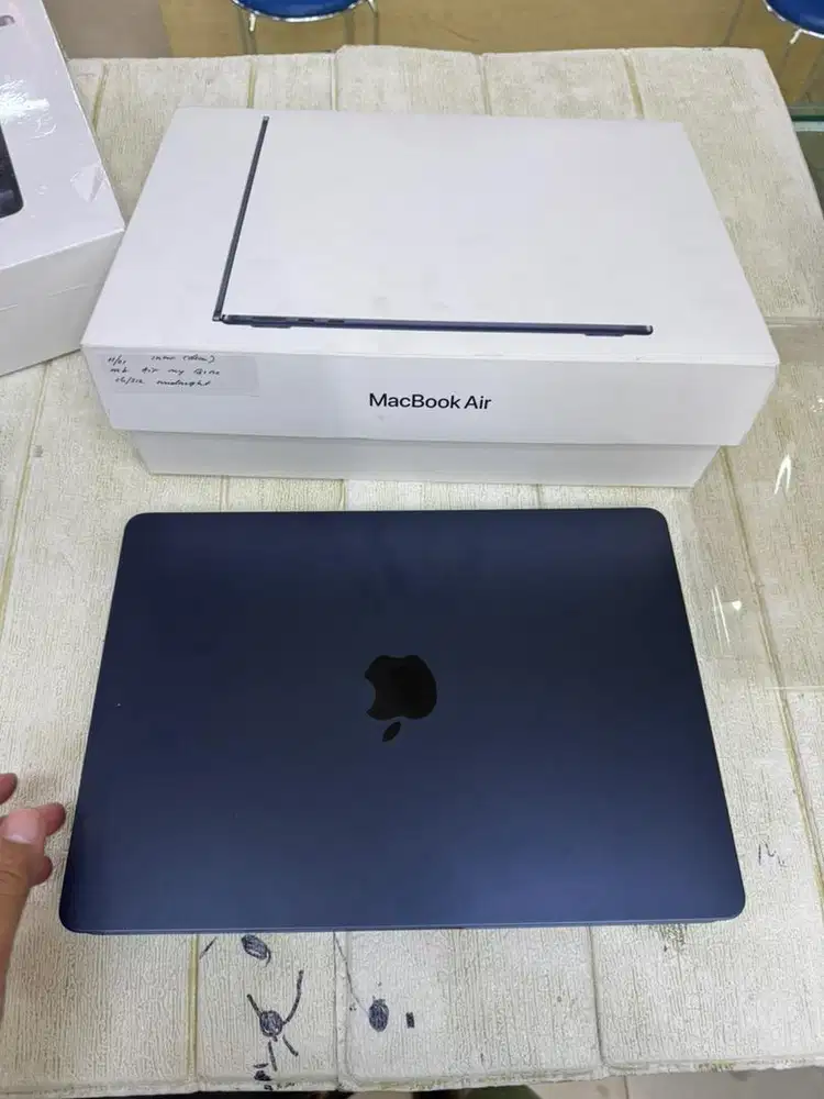 Macbook Air M4 13inc 16/512gb garansi on jan2027 seperti baru