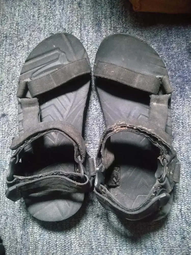 Sepatu sandal eiger