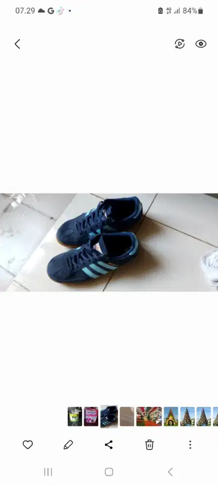 Sepatu Adidas warna biru laut