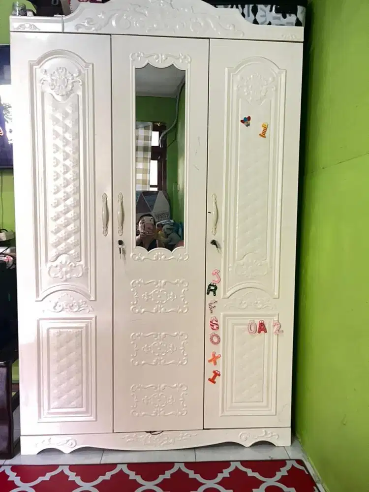 lemari pakaian besi shabby white profil 3 pintu lemari baju