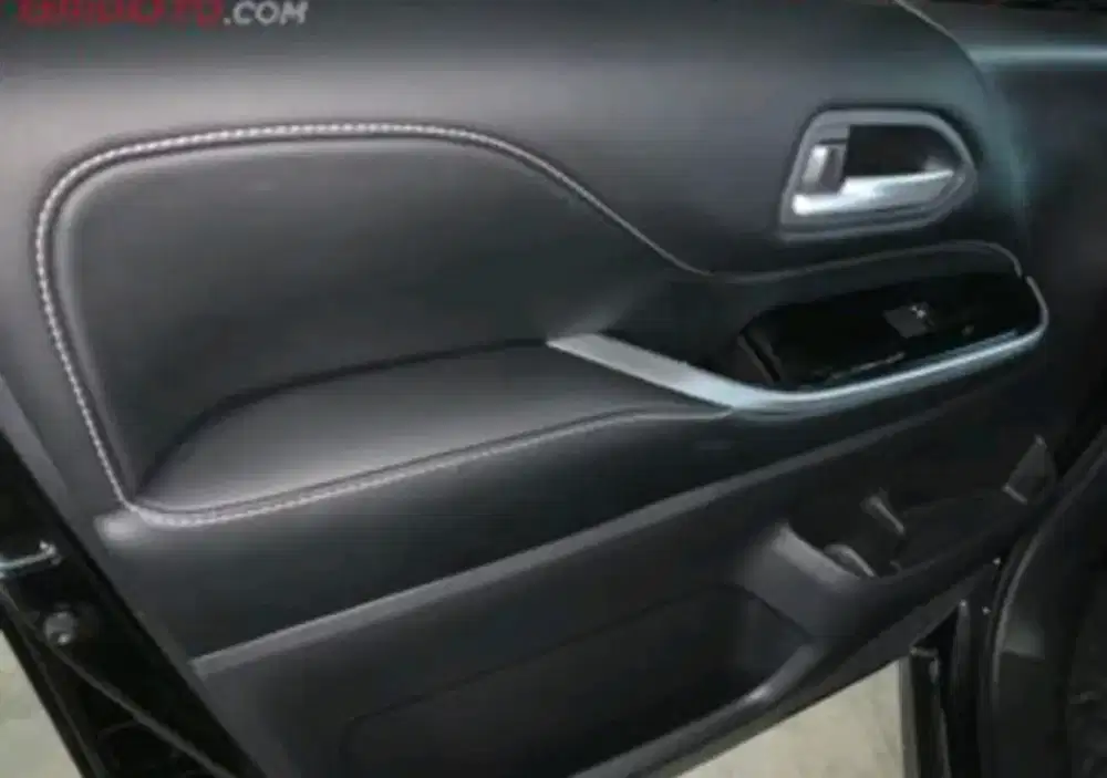 jasa membersihkan dan mengkilatkan dasbor dasbor mobil