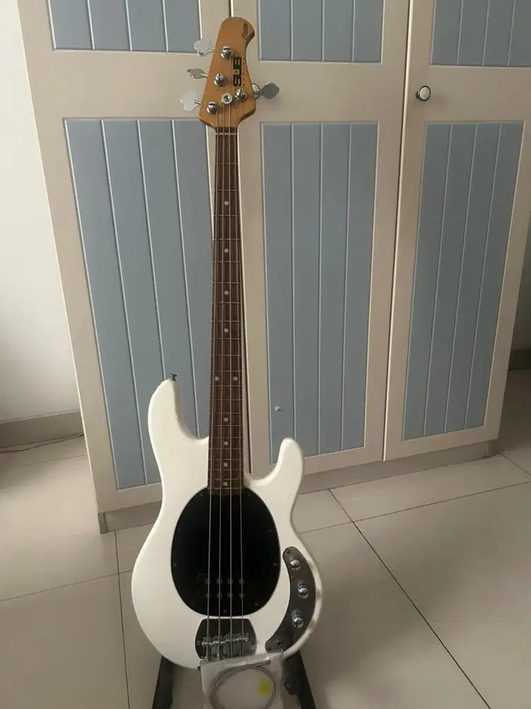 Bass Sterling Sub 4 by Musicman